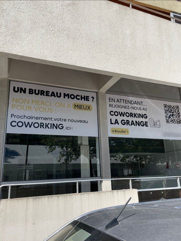 Vitrophanie de La Grange Coworking sur la vitrine du futur local